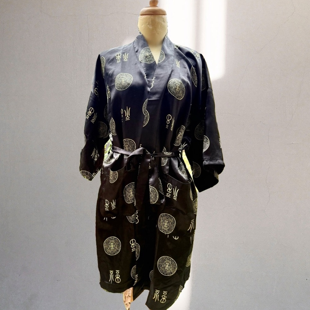 Vintage Black Onyx Silk Kimono Robe with Gold Pattern